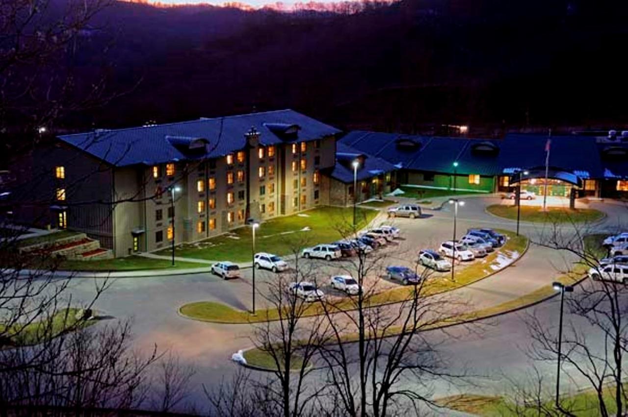 Chief Logan Lodge Hotel & Conference Dış mekan fotoğraf
