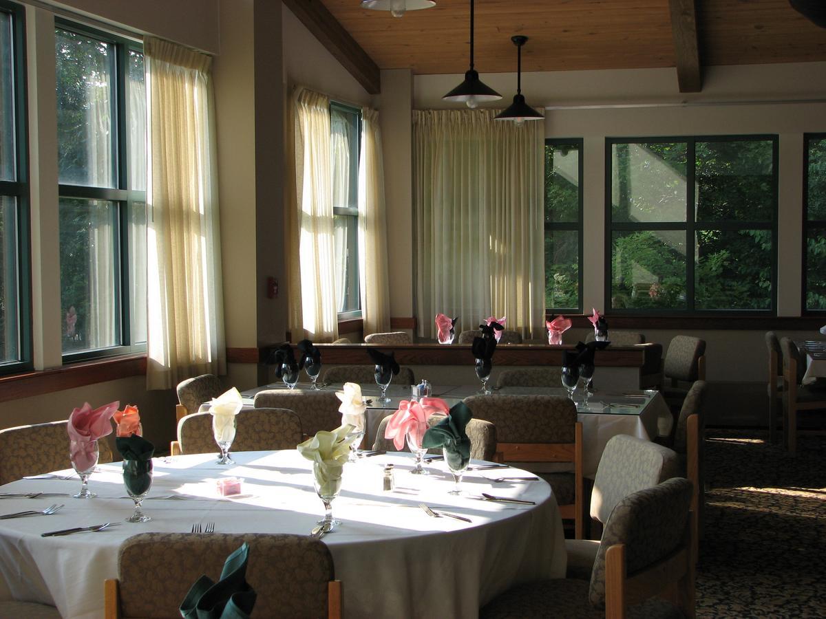 Chief Logan Lodge Hotel & Conference Dış mekan fotoğraf
