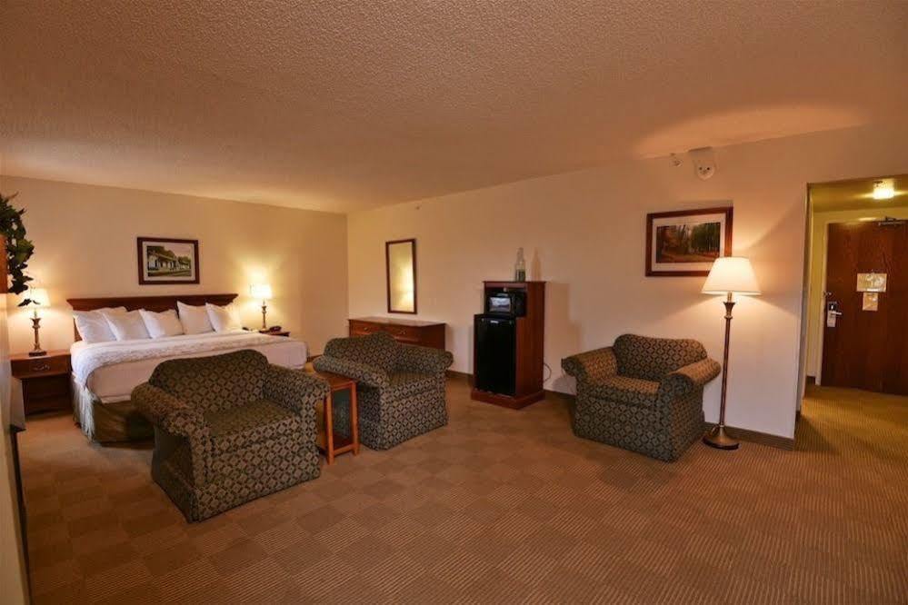Chief Logan Lodge Hotel & Conference Dış mekan fotoğraf