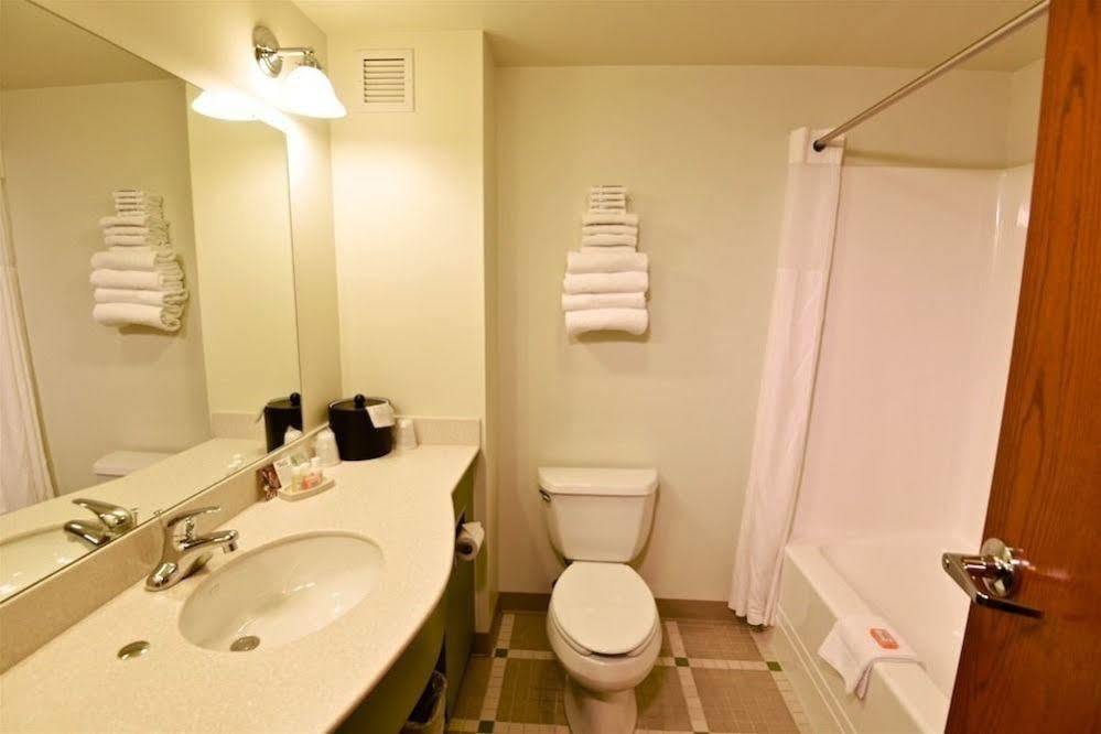 Chief Logan Lodge Hotel & Conference Dış mekan fotoğraf
