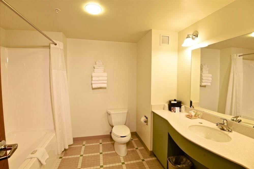 Chief Logan Lodge Hotel & Conference Dış mekan fotoğraf