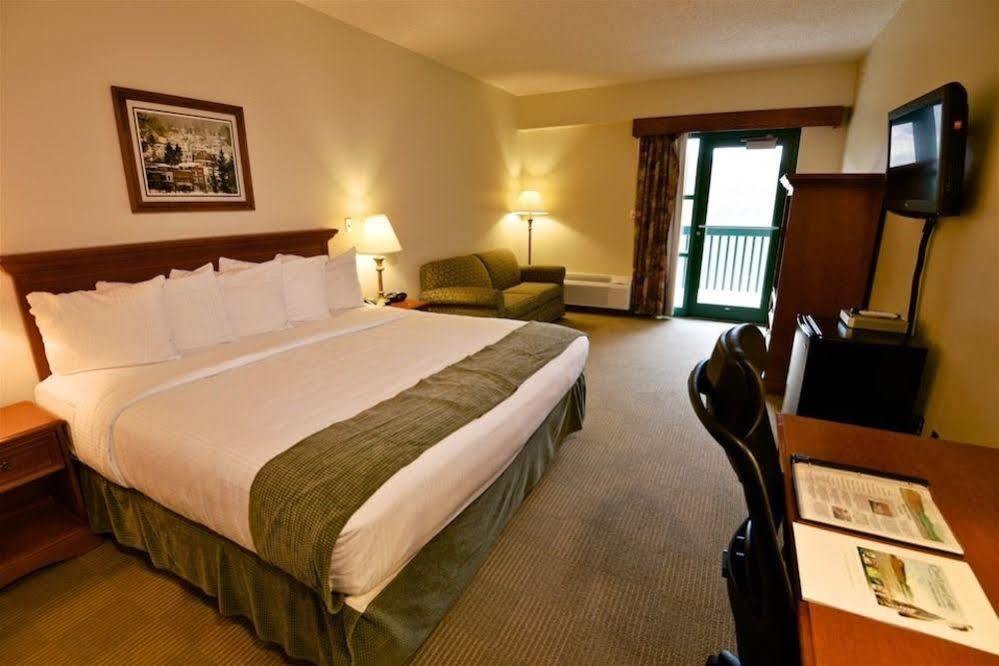 Chief Logan Lodge Hotel & Conference Dış mekan fotoğraf